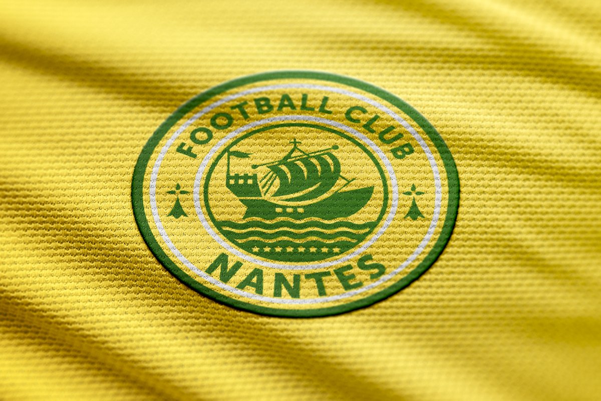 EdLeFreestylo's tweet photo. 🟡🟢
Je ne peux concevoir qu'on passe une saison supplémentaire avec Kita et son logo immonde.
Je propose donc une piste.
Comme pour moi, rien de valable n'est sorti depuis les années 80, j'ai été chercher de l'inspiration bien avant…
Voilà le résultat 👇 https://t.co/3Nm79j60ut
