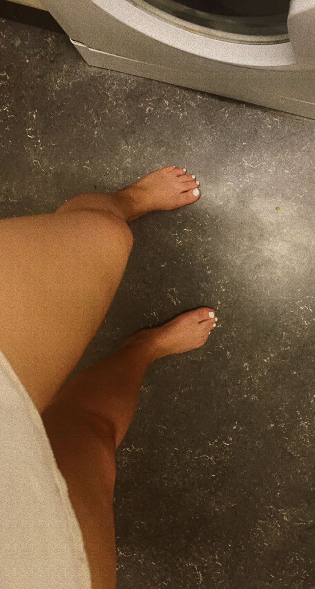 bratty_izzy's tweet photo. #feet #feetpics #feetfethish https://t.co/1bNWEE81bh