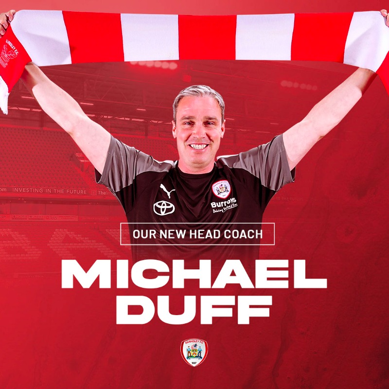 BarnsleyFC's tweet photo. 🤝 Our new Head Coach!

😎 Welcome to Oakwell, Michael Duff.