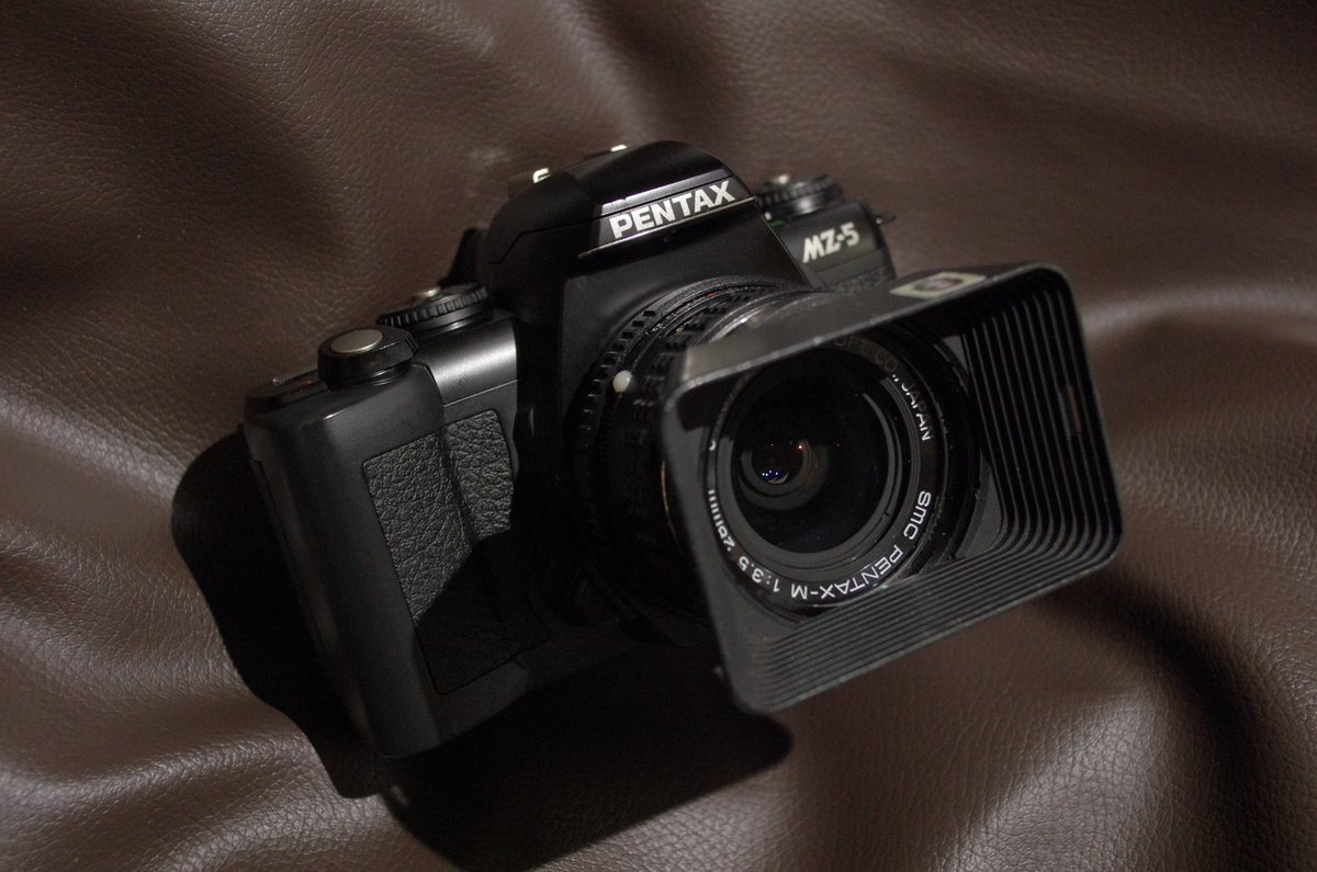 B28Lab's tweet photo. 救出ジャンクの PENTAX MZ-5、不良個所なし。
以前、Super-A用にと買っていたフラッシュが
カメラ、フラッシュ共に
フルスペックで使える!
後幕シンクロも自分にとっては新鮮!
#PENTAX #MZ5 https://t.co/VX1XIAcQol