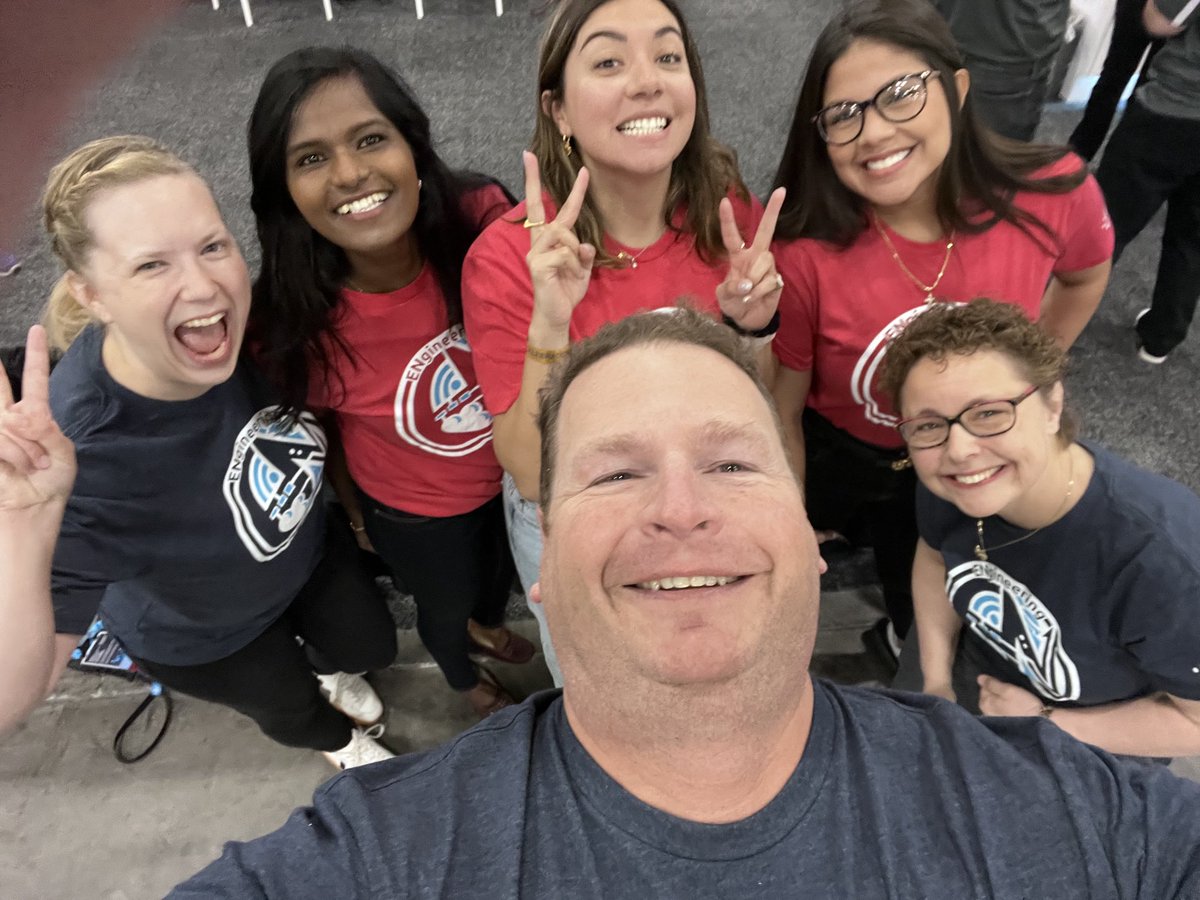 vlinder_nl's tweet photo. Engineering fun #CiscoLive ⁦@CiscoLive⁩ #CiscoSE ⁦@chayayinn_⁩ https://t.co/TACt7V2GBT