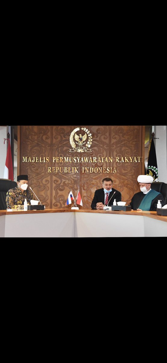 hnurwahid's tweet photo. Diplomasi untuk kuatkan hubungan antar Parlemen,Negara&amp;Warga, tadi siang di MPRRI, saya menerima kunjungan kehormatan Mufti Rusia, Mr Albir Krganov dan delegasi,didampingi olh Dubes Rusia unt Indonesia HE Lyudmila V. Banyak hal menarik untuk difollow up. Unt kemaslahatan bersama. https://t.co/abdJYQAhu8