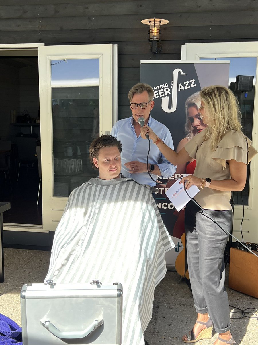 marjaruigrok's tweet photo. Op de #Haringpartij van #MeerbusinessHaarlemmermeer #netwerk #economie #lekkerweersamen #haring https://t.co/4jTufYvk84