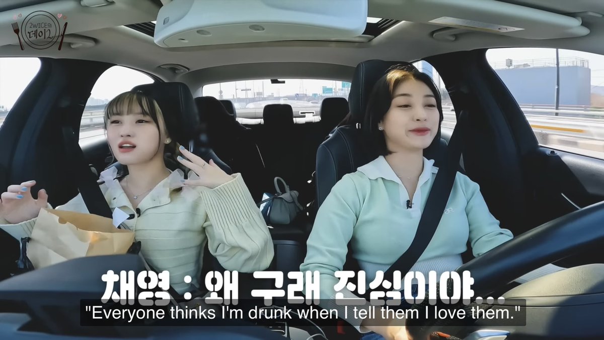 A_Once_In_LA's tweet photo. Momo is such a vibe. Same same. #twice #momo #jihyo #iloveyou #imnotdrunk https://t.co/zhyrRCkcBn
