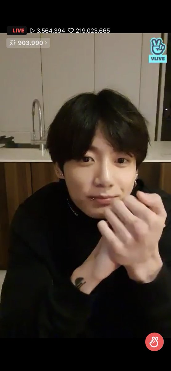JJungKook_9791's tweet photo. BTS LIVE #VILIVE
JUNGKOOK #JUNGKOOK
#정국 #BTS #방탄소년단
@BTS_twt @bts_bighit 🐰💜 https://t.co/edXg6MGZBF