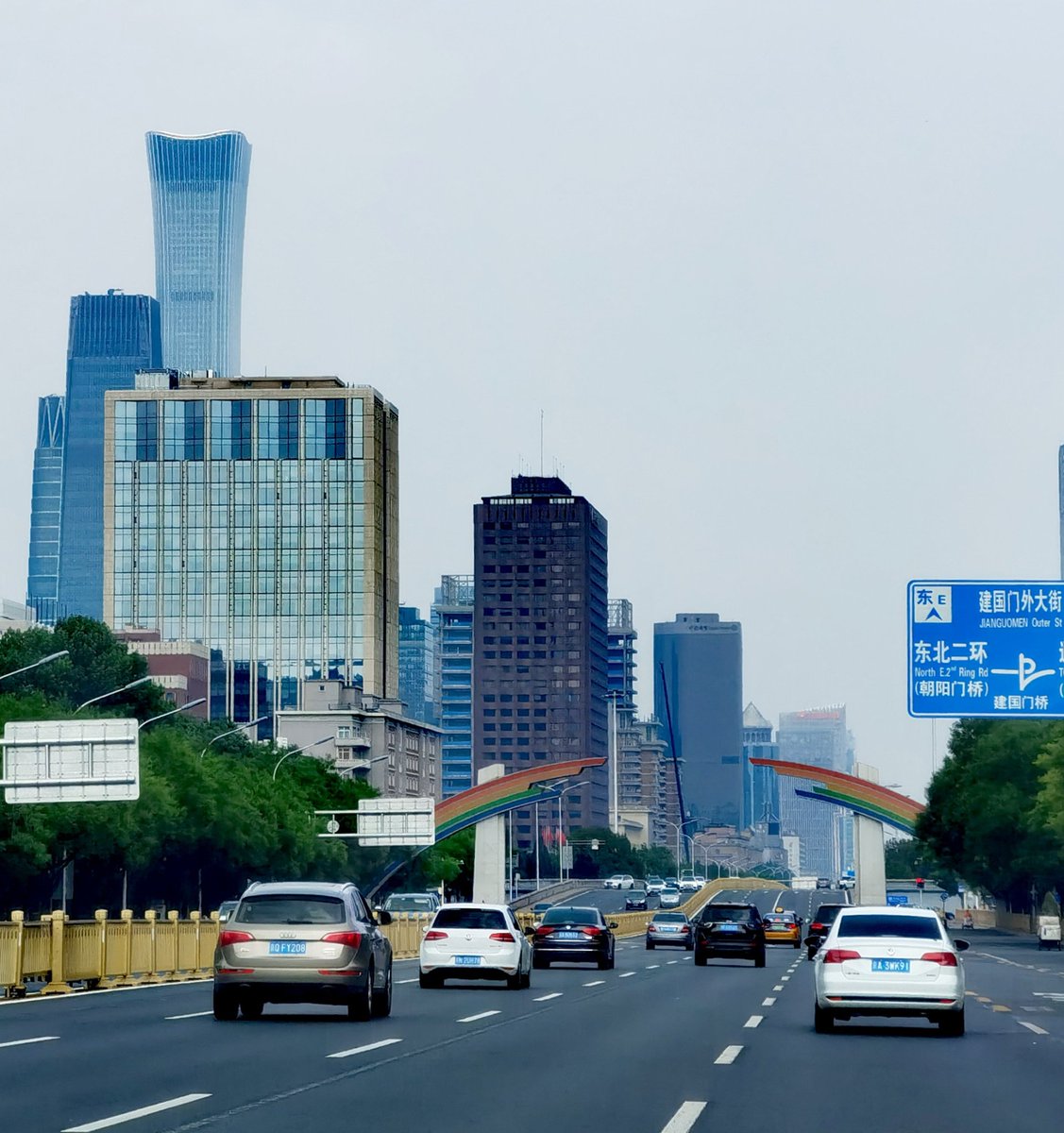 SuZhang2021's tweet photo. The bustling Beijing is coming back. https://t.co/VwFuRcHTsx