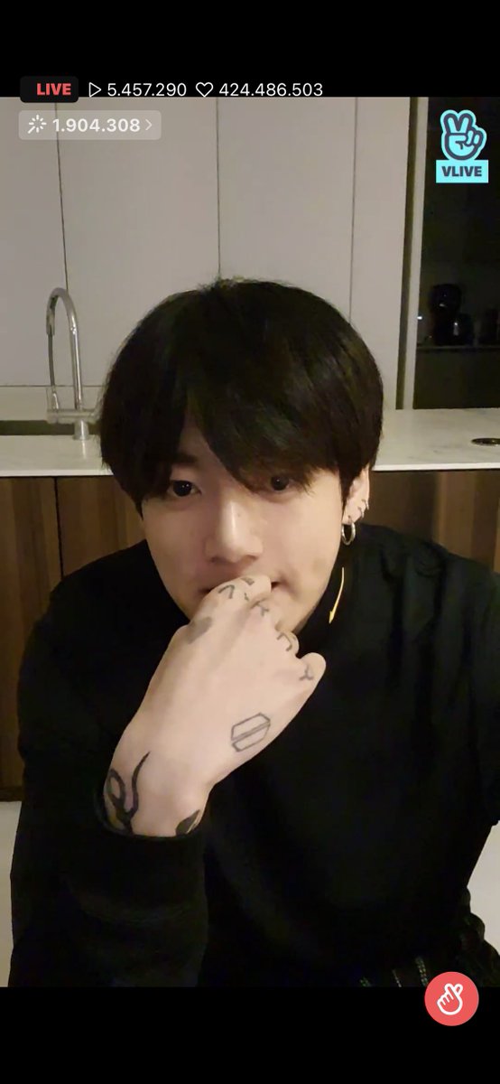 JJungKook_9791's tweet photo. BTS LIVE #VILIVE
JUNGKOOK #JUNGKOOK
#정국 #BTS #방탄소년단
@BTS_twt @bts_bighit 🐰💜 https://t.co/kvBPSFlG2m