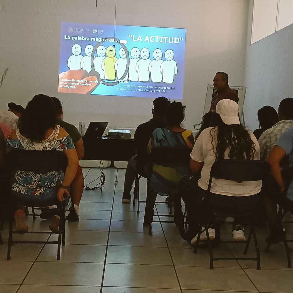 MoniVazquez's tweet photo. Más allá de una oferta laboral, qué importante es motivar a la gente y hablarle sobre qué esperar. Así la labor del #SNE en Aguascalientes con personas refugiadas. https://t.co/kTb3WpncXb