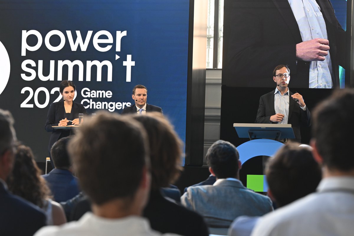 Eurelectric's tweet photo. The key benefits of #247RES according to @TUBerlin professor @nworbmot at #PS22:
🔹Reduces emissions for buyer and the rest of the system
🔹Triggers investment in new technologies the system will need later https://t.co/cvHnO8NR0d