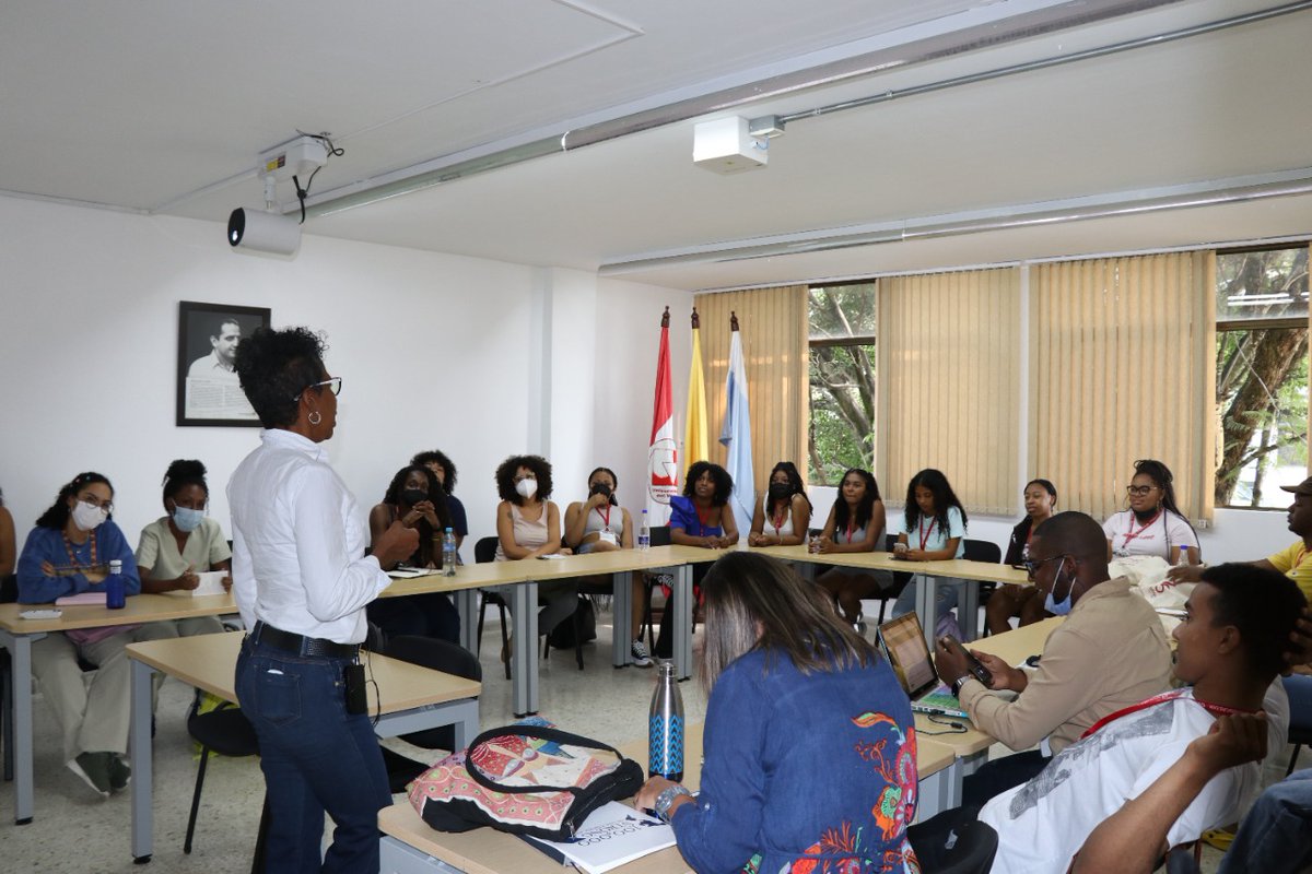 SaludPublicaUV's tweet photo. #NoticiasUV: La docente de la E. de Salud Pública María Janeth Mosquera B. fue invitada a dictar la conferencia “Raza, Racismo y Salud (Pública)” en el marco del proyecto de intercambio binacional “The 100.000 Strong in the Americas”.

👉🏼Conoce más en: https://t.co/wVKOpe4csm https://t.co/eGxMcMNDWU