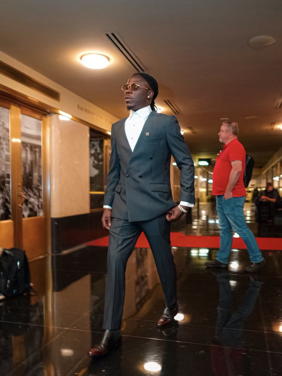 Ekorso_'s tweet photo. He is Bob Marley in the reggae world, Fela Kuti in the Afro beats world , King of dancehall in Africa and a King of his own genre Afro Dancehall

Ladies and Gentleman this is Stonebwoy 👏👑🚀🐊 https://t.co/NRK7bXFuk9