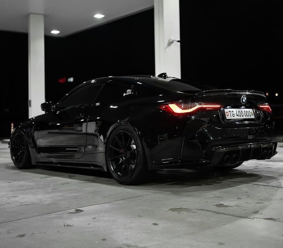 WorldWideCarsTM's tweet photo. Murdered out BMW M4 https://t.co/O518ZscWB1