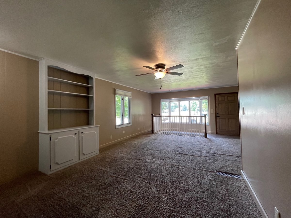 C21Midlands's tweet photo. New Listing in Kearney! 
Spacious home on a corner lot that would make a great single-family home or rental! 3 conforming bedrooms and 2 nonconforming bedrooms with 2 bath. See more at https://t.co/KAGBgq0SbL. https://t.co/H83AxRvZVE