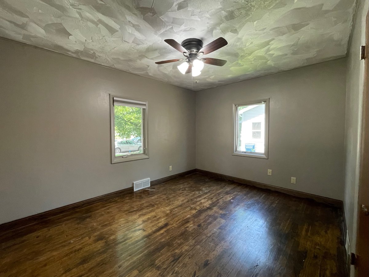 C21Midlands's tweet photo. New Listing in Kearney! 
Spacious home on a corner lot that would make a great single-family home or rental! 3 conforming bedrooms and 2 nonconforming bedrooms with 2 bath. See more at https://t.co/KAGBgq0SbL. https://t.co/H83AxRvZVE