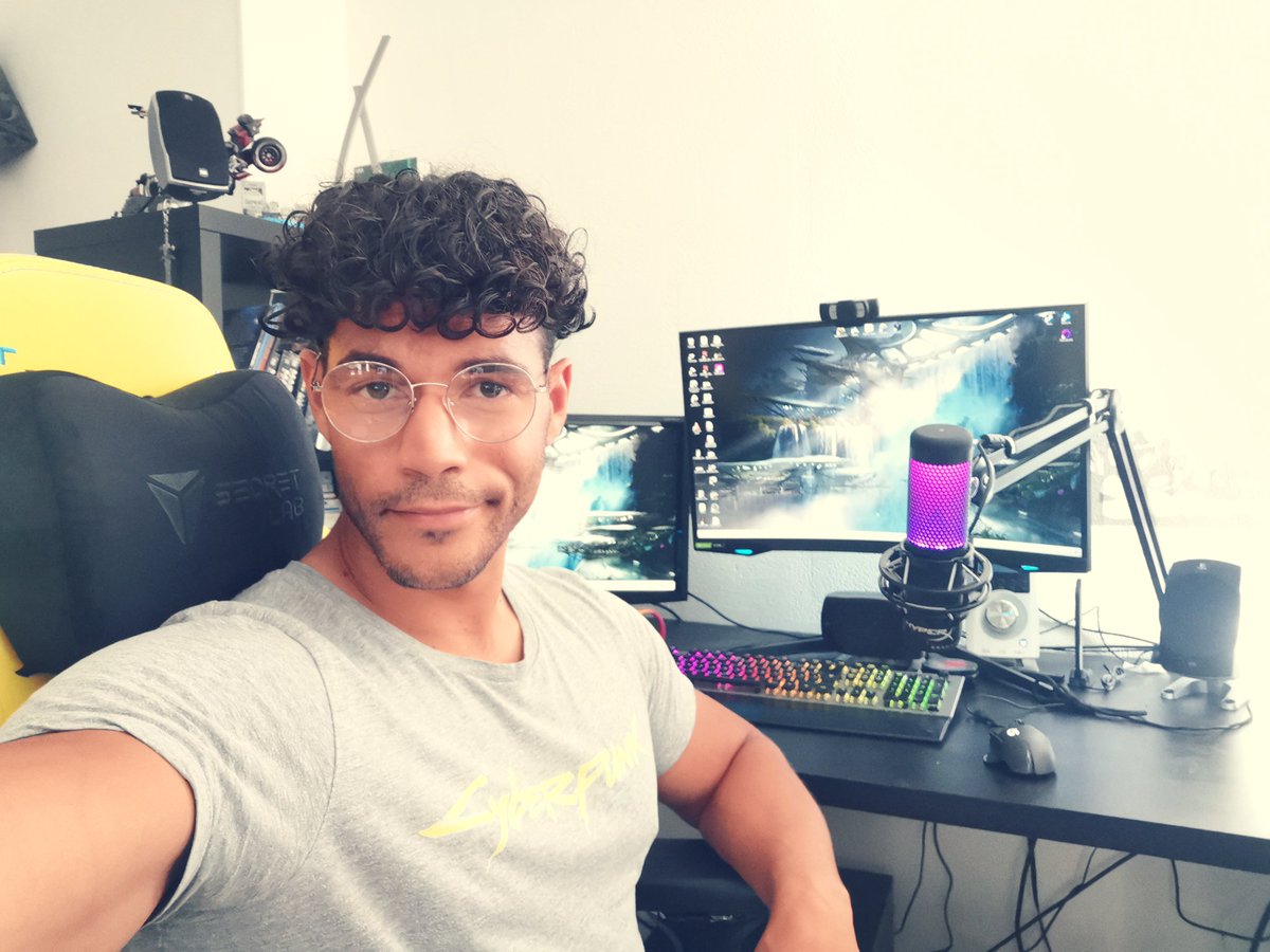 CraxusCosplay's tweet photo. Flash News ! 
J'ouvre ma chaîne twitch ! 
Tu veux voir ton troll préféré mourir en chaîne dans de SUPERBES Cosplay ou simplement pour te poser et discuter... You're Welcome ! 😁

Date à prévoir pour la semaine prochaine !

https://t.co/MTH7xpCIkn https://t.co/k87cYhQt0V