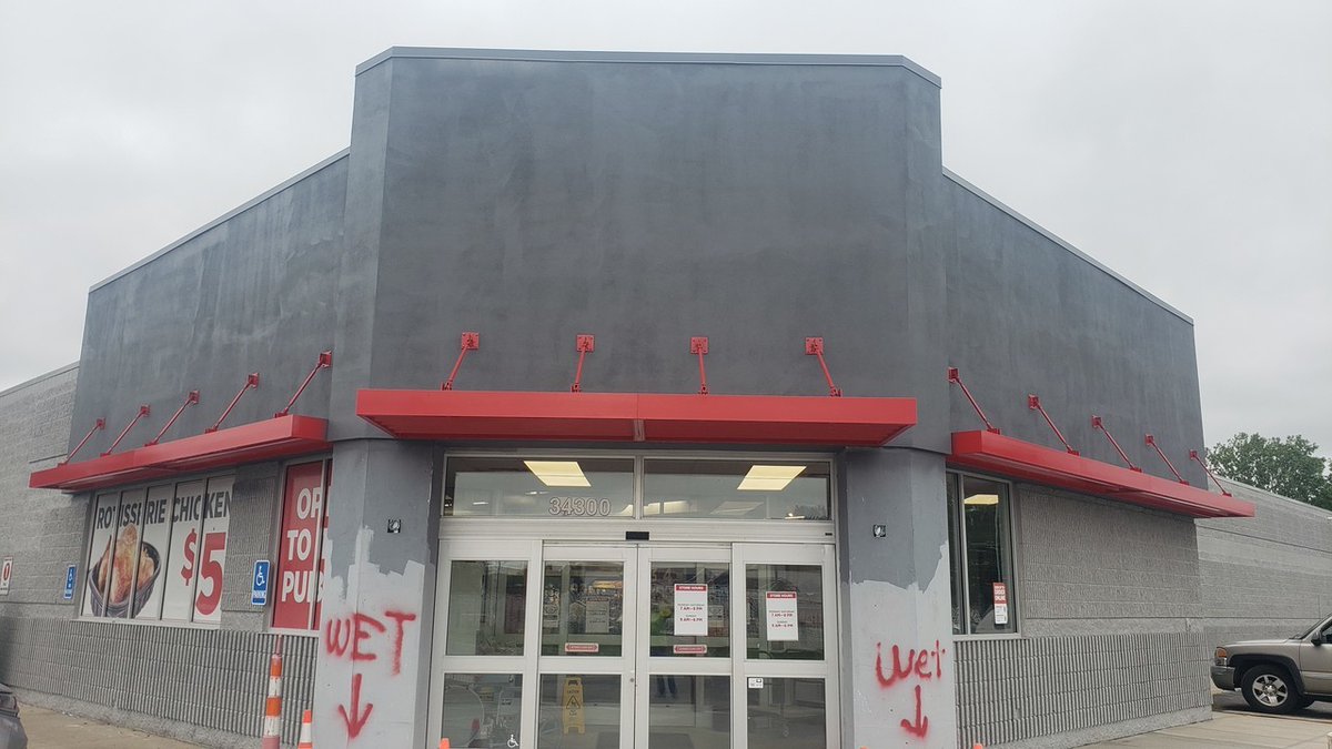 CD_Barnes's tweet photo. 👀 Check out the new canopy at the @GFSDelivers store in Clinton Township! #GordonFoodService #Renovation #Retail #ConstructionManager #Michigan #CommercialConstruction #BuildBetter https://t.co/MW3K1cboeG