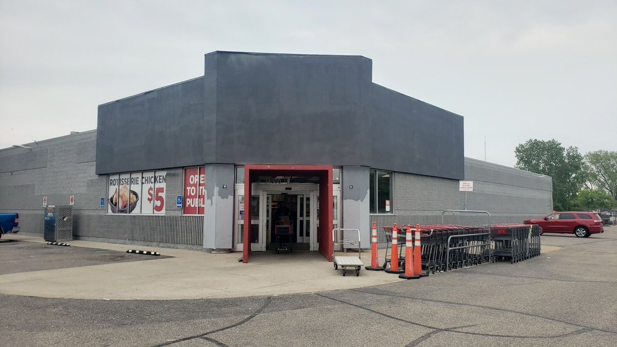 CD_Barnes's tweet photo. 👀 Check out the new canopy at the @GFSDelivers store in Clinton Township! #GordonFoodService #Renovation #Retail #ConstructionManager #Michigan #CommercialConstruction #BuildBetter https://t.co/MW3K1cboeG
