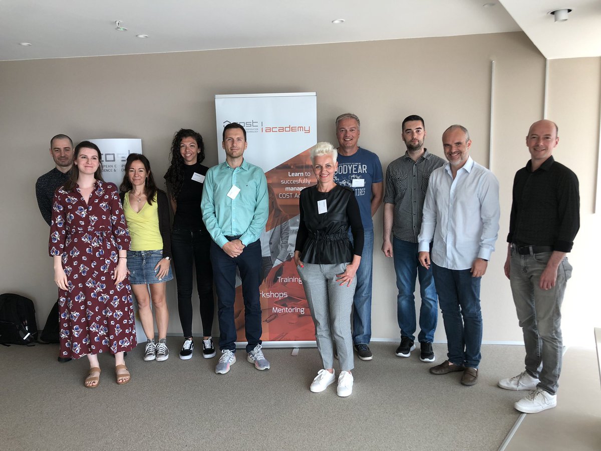 Pitches prepared, ready to talk about science. 🧪👏🏻 Thank you all for joining us today in sunny 🌞 Brussels to learn more about giving scientific presentations!