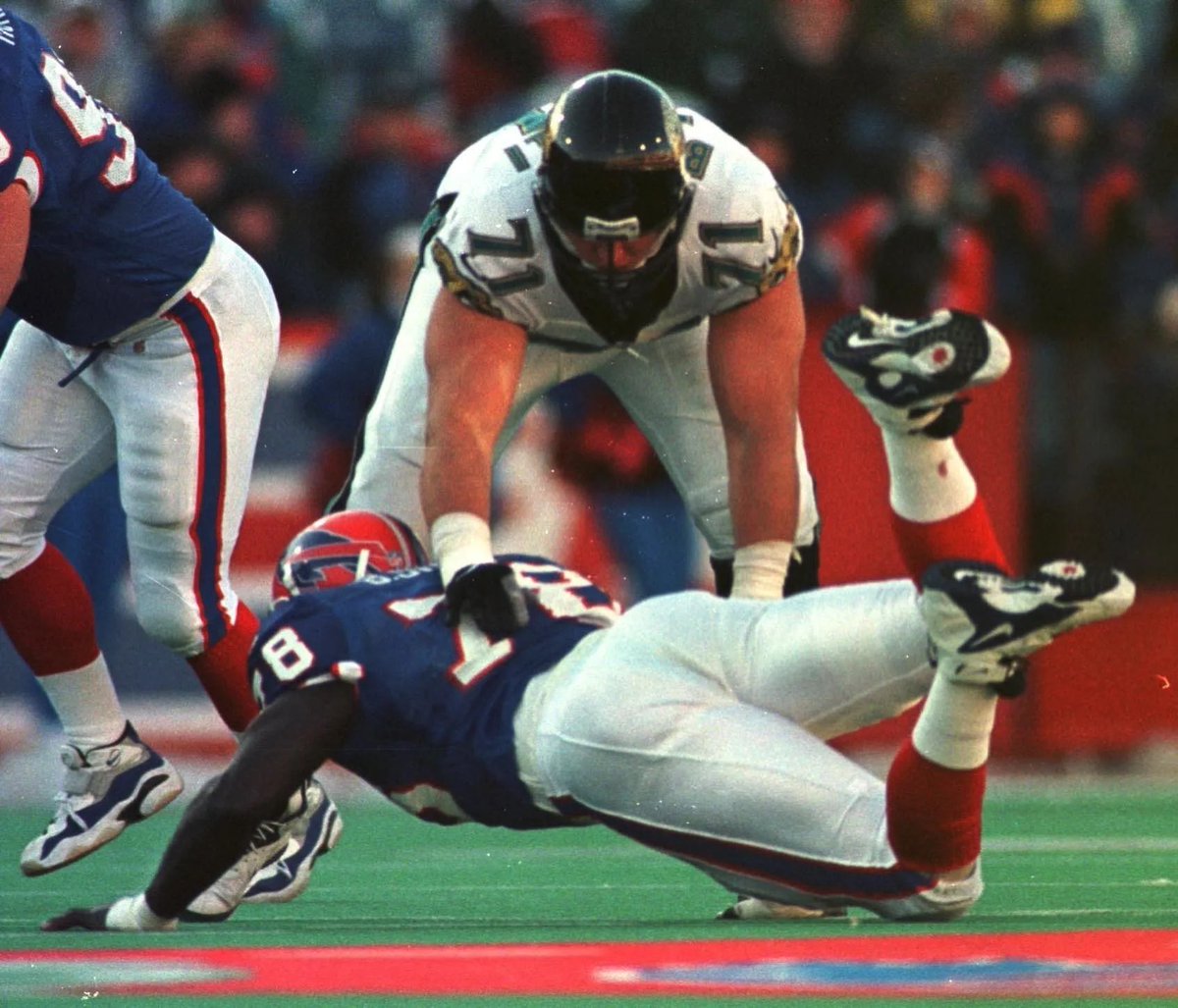 adampatrickNFL's tweet photo. Bruce Smith hates this picture

Definitely don’t RT it https://t.co/AeQd0E6qwk