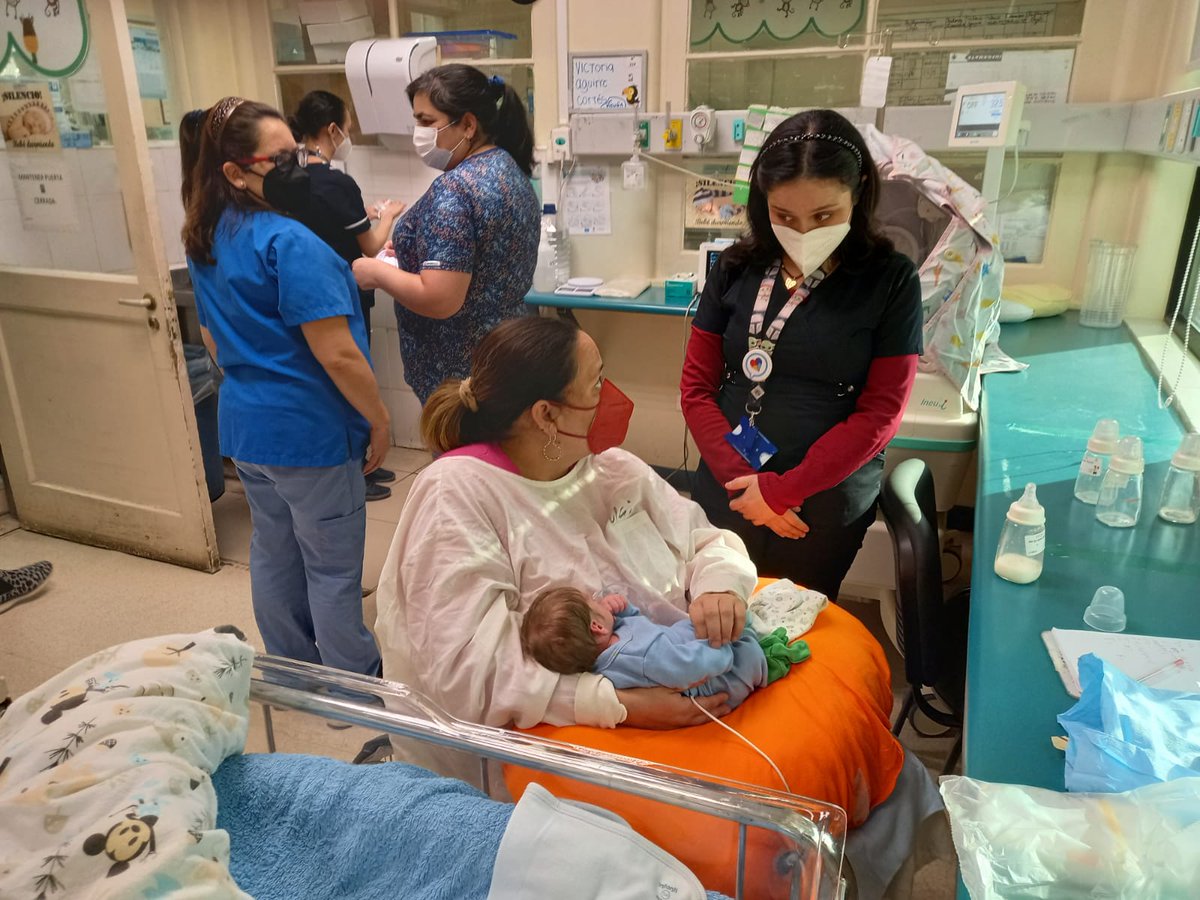 HospitalSerena's tweet photo. 💪Los padres y madres que atraviesan la experiencia de tener a sus bebés prematuros hospitalizados son un ejemplo de superación❤️, por lo que cuidar su salud mental es fundamental para sobrellevar su proceso☝️y lograr la recuperación de sus pequeños📲https://t.co/qptfIMjLIA🗞️ https://t.co/ESfR7vIYP5