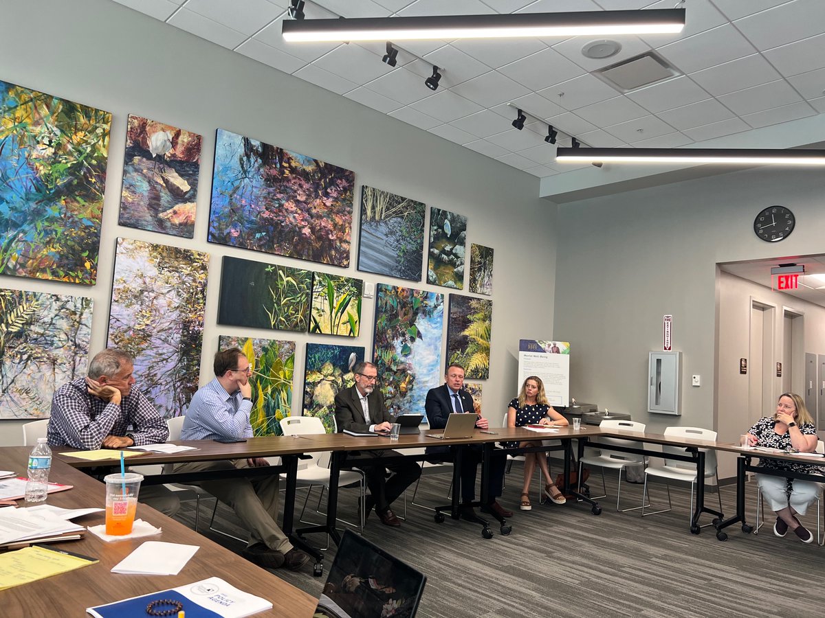 flphilanthropy's tweet photo. FPN members engaging in our Education Affinity Group meeting at the beautiful @CFTampaBay space in downtown St. Petersburg. #learnFPN https://t.co/HsArJKh5Xf