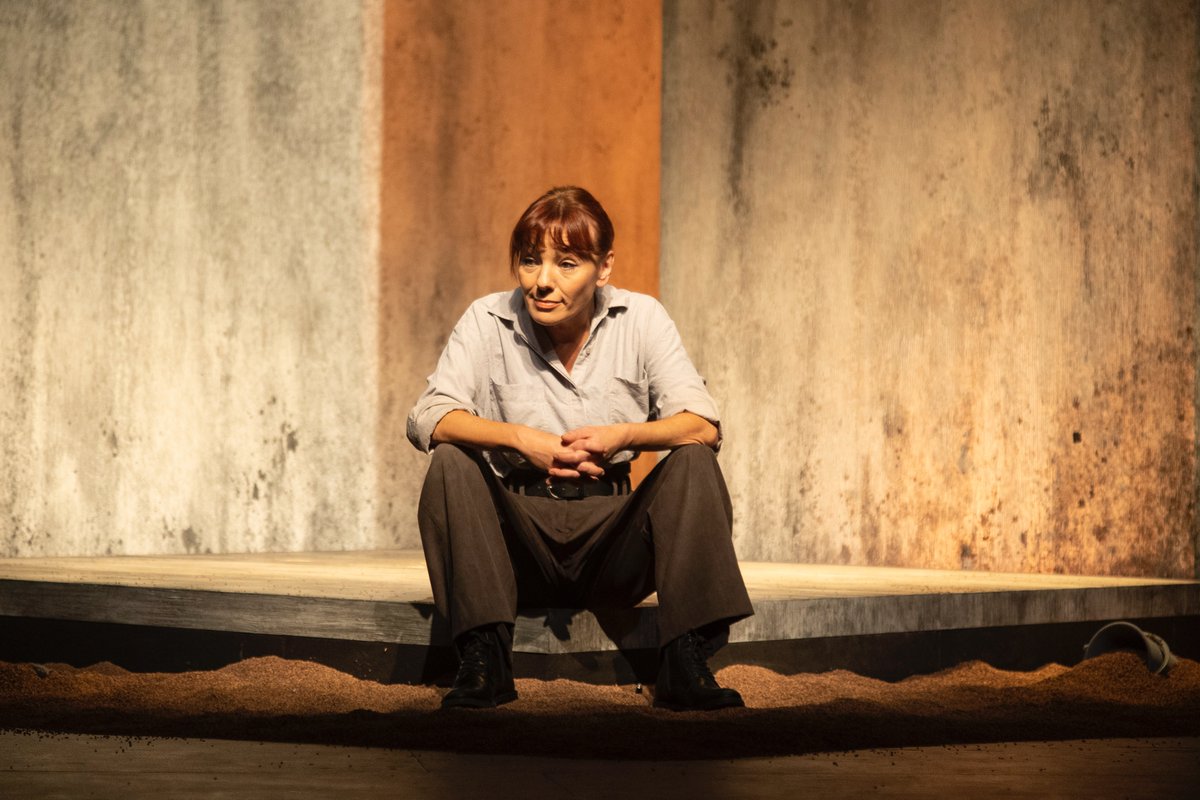 Traslamascara.com #CríticaTeatral a #ChicasYChicos un espectáculo producido por #ElSolDeYork (elsoldeyork.es) protagonizado por <a href="/PasoAntonia/">Antonia Paso</a>.

traslamascara.com/chicas-y-chico… 

#Teatro <a href="/teatroQSF/">Teatro Quique San Francisco</a> <a href="/denniskelly/">dennispkelly</a> @mariadiazteatro