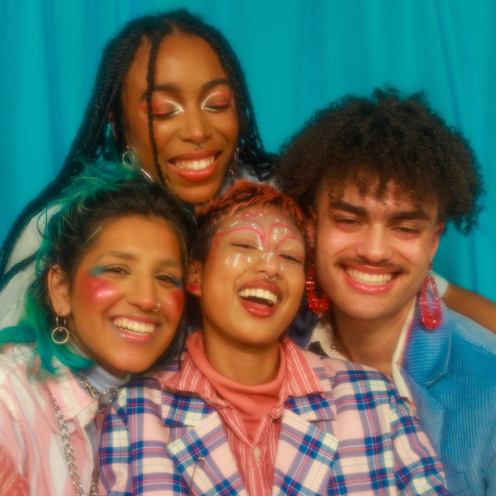 QueerBritain's tweet photo. LGBTQ+ people have often constructed their own 'chosen families', and draw strength, fun and support from them. To Izzy, being around family means feeling safe to explore identity and what it means to be non-binary. Picture by @a8lia from the Chosen Family display. #freedomMW https://t.co/AfZynmQDPM