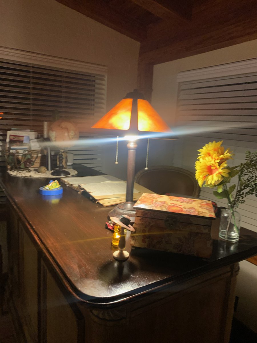 filledwmagic's tweet photo. #Criblore Ep. II "Spirits" 👻  features period pieces - a challenge for the FWM Art dept to source wardrobe &amp; set dec as close to the 1800s as possible. S/O to the team for the perfect location find for this creepy thriller.
  #Kickstarter #crowdfunding 👉🏾https://t.co/2OF2xaCu3H https://t.co/GjAjBcgKAb