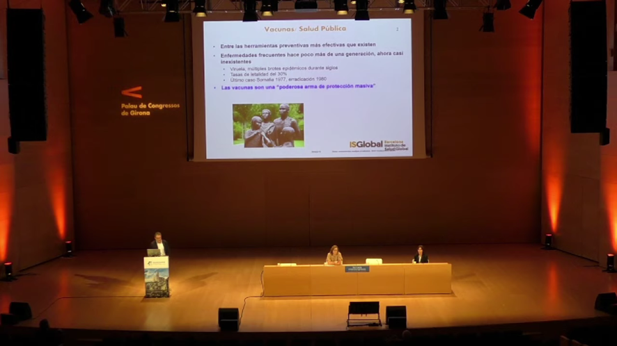 Rafael Vilasanjuan de <a href="/ISGLOBALorg/">ISGlobal</a> expone los retos de la vacunación en los países en vías de desarrollo, las vacunas💉 son LA HERRAMIENTA PREVENTIVA🤩 más efectiva que existe #OneHealthGirona ♻️🌍