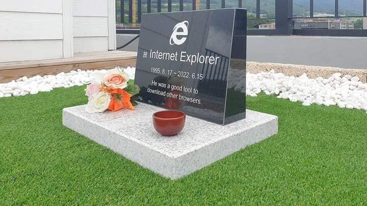 webixia_web's tweet photo. 𝐑𝐈𝐏 𝐈𝐧𝐭𝐞𝐫𝐧𝐞𝐭 𝐄𝐱𝐩𝐥𝐨𝐫𝐞𝐫 :👻

Le navigateur web le plus pété de tous les temps n’est plus !

Pour plus d'information cliquez sur le lien :
👉https://t.co/QcKCgidAZR https://t.co/7S7V27v7hT
