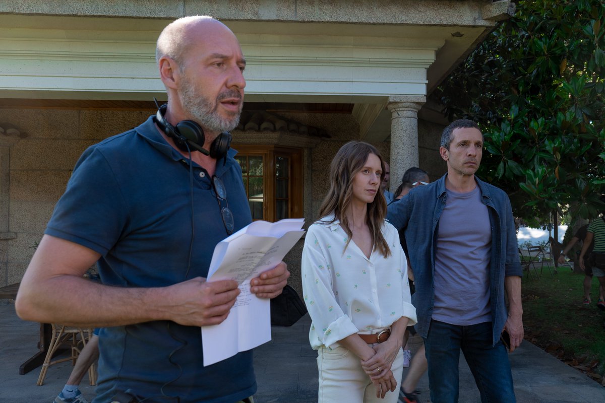 nocheamericana's tweet photo. #ElTelevisor, el nuevo episodio que completa las cuatro reimaginaciones de la segunda temporada de #HistoriasParaNoDormir se está rodando con @jbalaguero  como director y con @PabloDerqui y @manuela_velles  como protagonistas. https://t.co/3OYODfRrzF