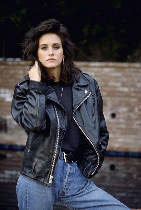 Happy birthday to everyone s 90s crush, courteney cox 