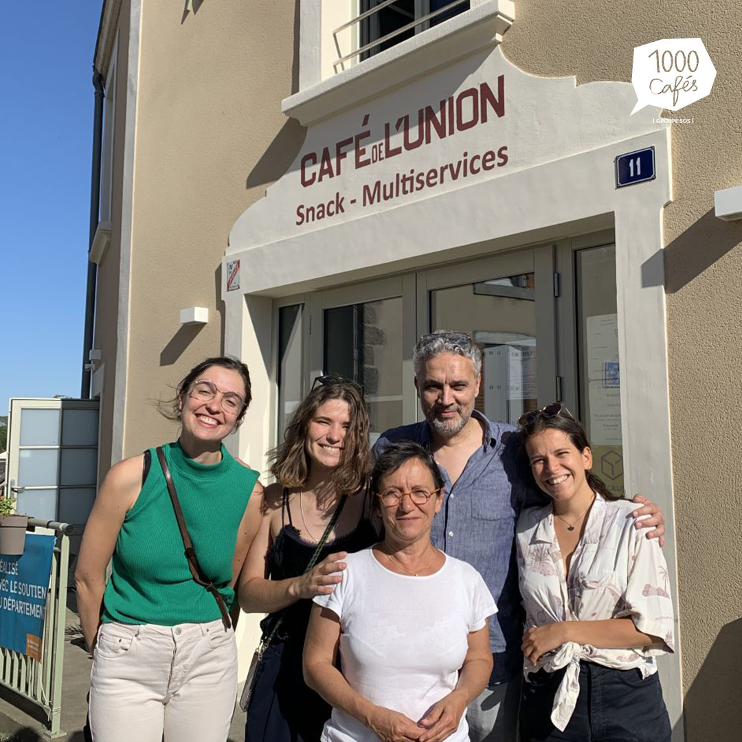 1000_cafes's tweet image. 1000 cafés accompagne les gérants dans leur gestion  mais aussi dans l&apos;animation des cafés🎷 : contact avec les artistes, proposition culturelle🎤, communication, gestion de projet...
Notre rôle est également d&apos;aider les cafés à contribuer à une vie locale dynamique &amp;amp; festive🎉