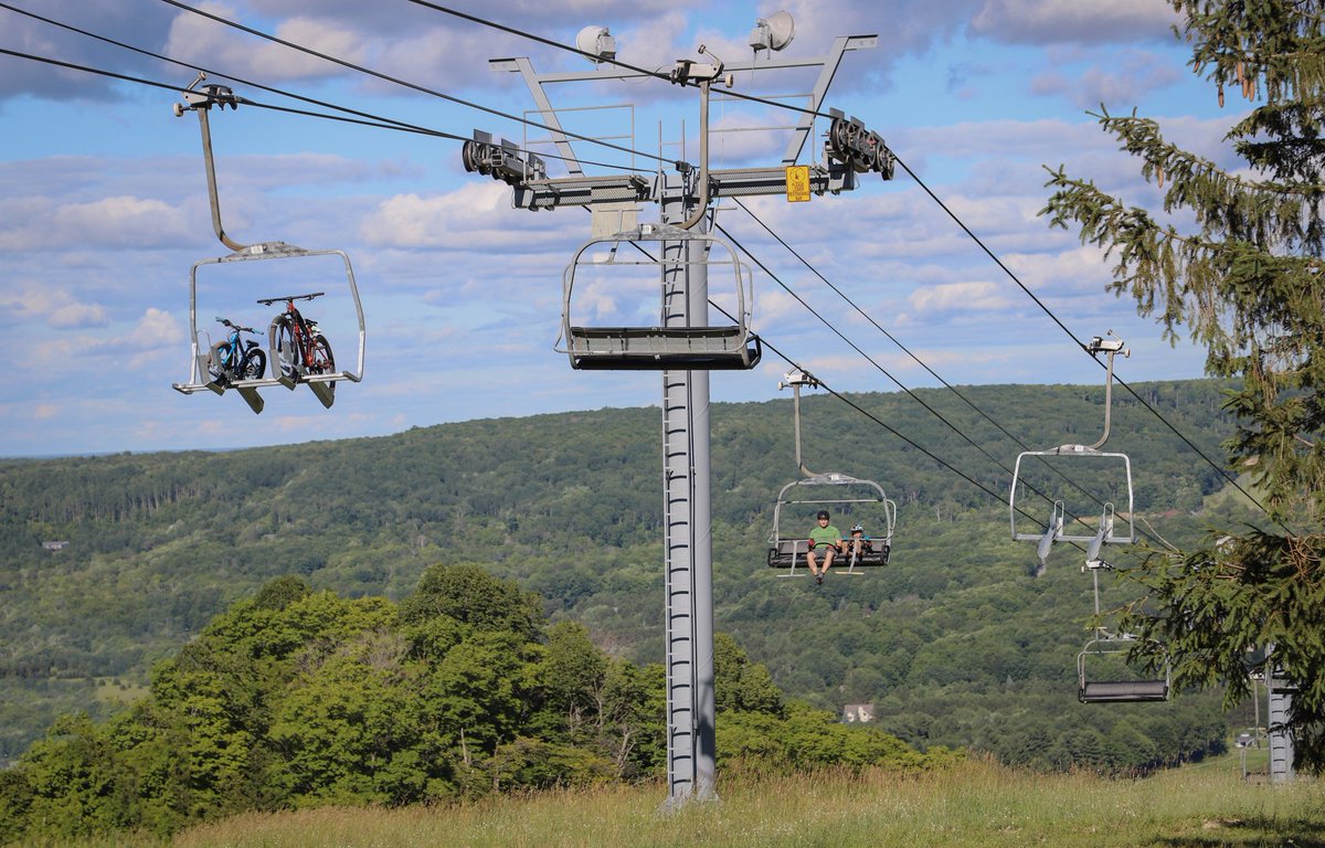 HighlandsatHS's tweet photo. Twilight hours start TODAY!
The Heather lift will be running 2 PM - 8 PM.
Plenty of time to grab your bike and come explore our TWENTY-TWO miles of natural terrain!
Purchase in advance here https://t.co/Nk6vJrGxEk
#thehighlands #harborsprings #highlandshighlight #highlandsmtb https://t.co/3DA7k2NLcF