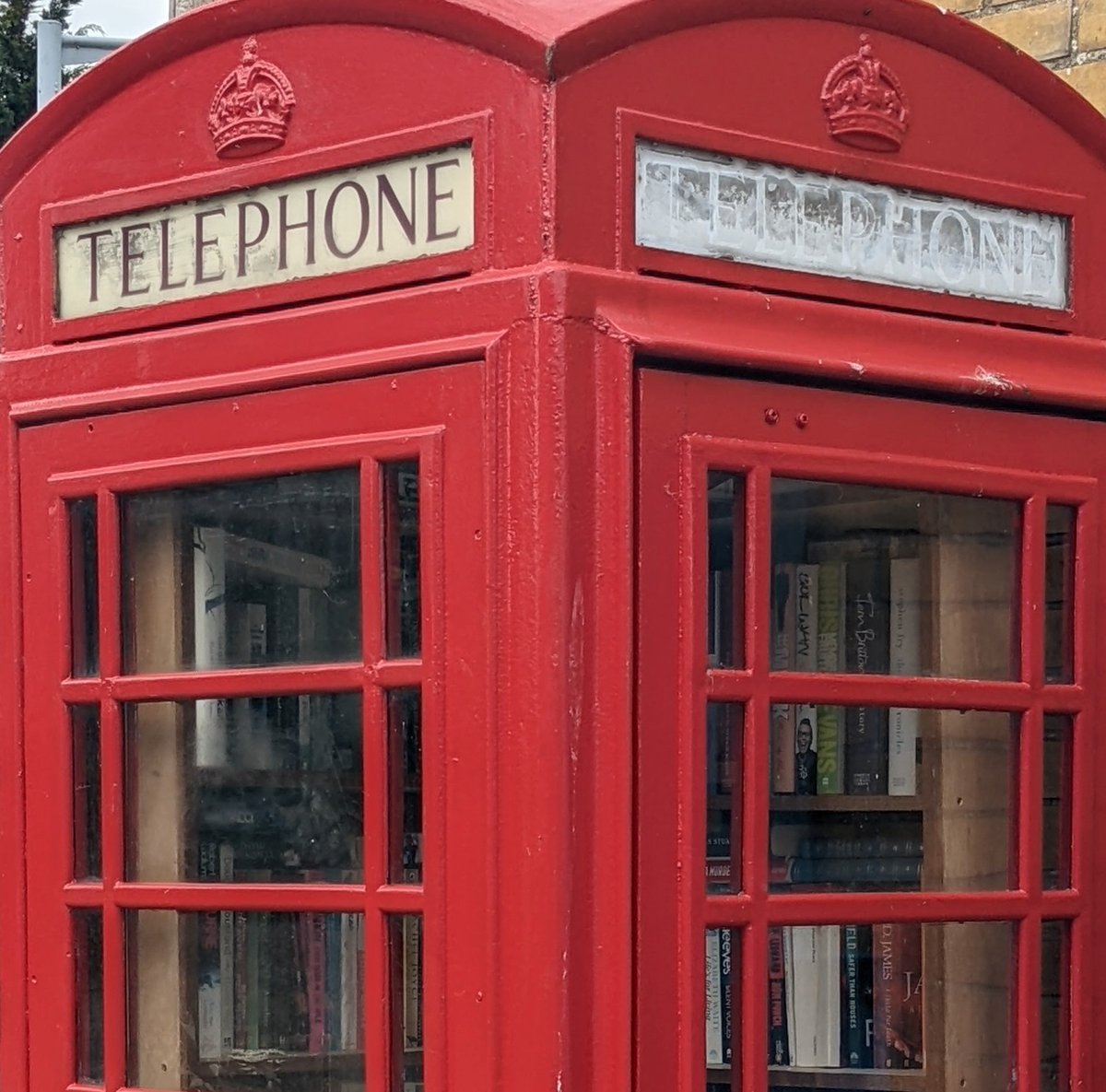 ESSCRP_'s tweet photo. North Fambridge station community library is in their decommissioned phone box.   A joint project with the men's shed, the parish council and ESSCRP. 

#phonebox #liabrary #community #communitynetworkrail https://t.co/4ChLvBPe3s