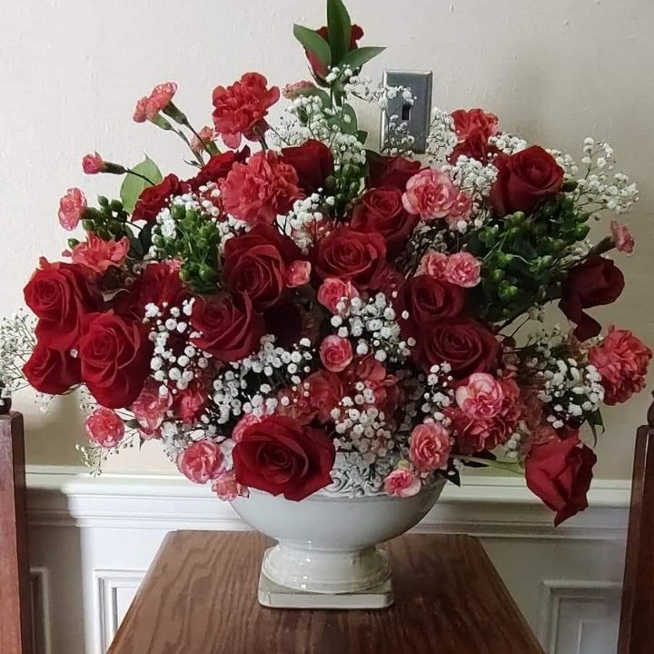 pcusabingewatch's tweet photo. #NewProfilePic First Presbyterian #Knoxville #Tennessee
Lovely work from the Flower Guild for June 12, 2022 worship.
#nationalrosemonth 🌹
#rose @Presbyterian #pcusa #Presbyterian #Presbyterianchurch #flower #flowerguild https://t.co/iLlJ1pKz2X