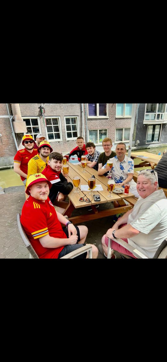 Sionthomas99's tweet photo. Holland (A) @walesawayfans @WalesAwayDays https://t.co/rO0nNq8SJA