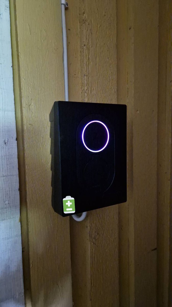 Gusse89's tweet photo. Tack @gozaptec för laddaren och tack #eways för installationen!
#elbil #laddbox https://t.co/v6evzZVXgo