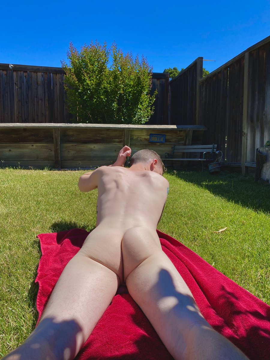 JefferyDxXx's tweet photo. Suns out Buns out 🌞🍑 wanna come lotion my back ? 
•
#gayboy #gaymen #twink #gaybayarea #onlyfans #ofgays https://t.co/a77Y2j2oiq