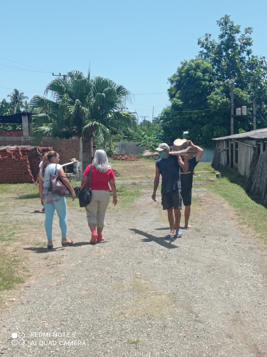 IgmaraR's tweet photo. #Guantanamo ,Interesante intercambio los miembros de la Mipyme  Cerámica Casiguaya de Baracoa,  integrada por 17 trabajadores dedicados a la producción de  materiales de la construcción trabajos de jardinería, paisajistico, artesanal y tejas francesas #CubaVive @UlisesGuilarte https://t.co/2OC2TUxZKY