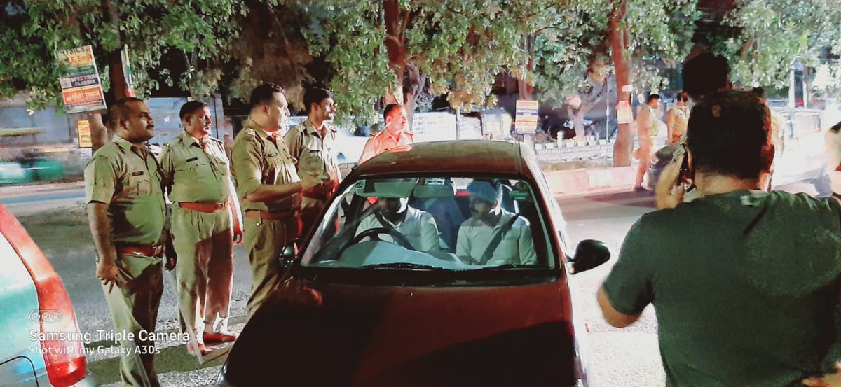 east_dcp's tweet photo. #CPLucknow @dhrubathakur के मार्गदर्शन में #DCPEast @AmitKAnandIPS के निर्देशन में #DrunkDriving के विरुद्ध कार्यवाही करते East Zone के सभी थानों में महत्वपूर्ण चौराहे और स्थानों पर चेकिंग की गई।
#UPPolice
#LucknowPolice https://t.co/1RSyFxBFPM