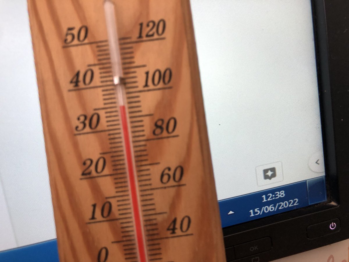 silpico's tweet photo. Gràcies a les mesures preventives per a les altes temperatures a l’escola de @educaciocat hem aconseguit reduir fins a 35 graus. A veure si d’una vegada ens dona per pensar en la canalla. #aixòésinhumà https://t.co/HA0qwxuEI6