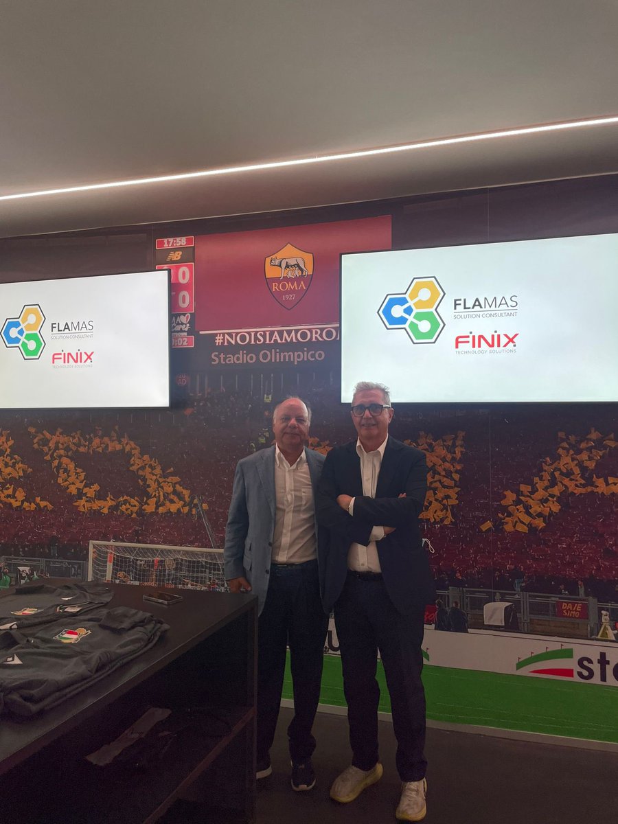 Una foto che rappresenta al 100% la bellezza di questa giornata trascorsa a Roma, in visita allo Stadio Olimpico. 
Perché quando #FINIX e #FLAMAS lavorano insieme, fanno grandi cose! 
#Partnership