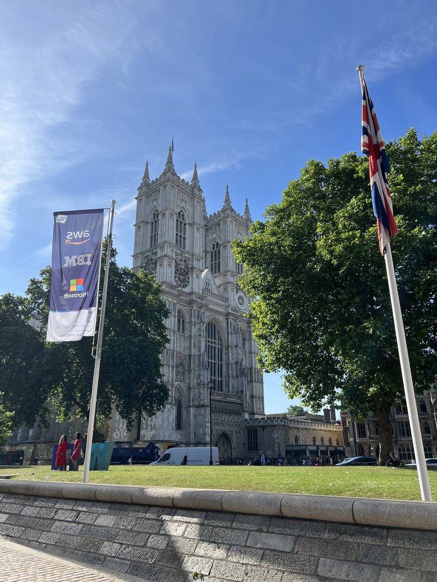JonnyLCoates's tweet photo. Fantastic day in Westminsterfor the inaugural SRM Summit. Brilliant to see a stellar line up of engaging sessions and panel discussions plus #SBL recognition from @ESFAgov Deputy Director Tanya Arkle & Interim CEO @WarwickSharp #schoolRM22 https://t.co/zp6WNexA2z