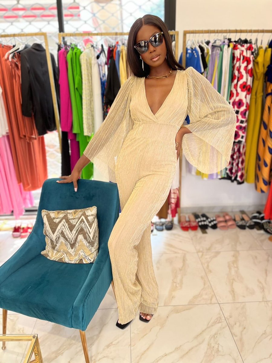 🛍NEW COLLECTION 🛍
 C’est la fête aux couleurs pétillantes chez Elès . Pour ne rien louper rendez-vous à la boutique située à MINI PRIX Bastos au carrefour du FAMOUS. Pour plus d’informations contactez nous au 658689085