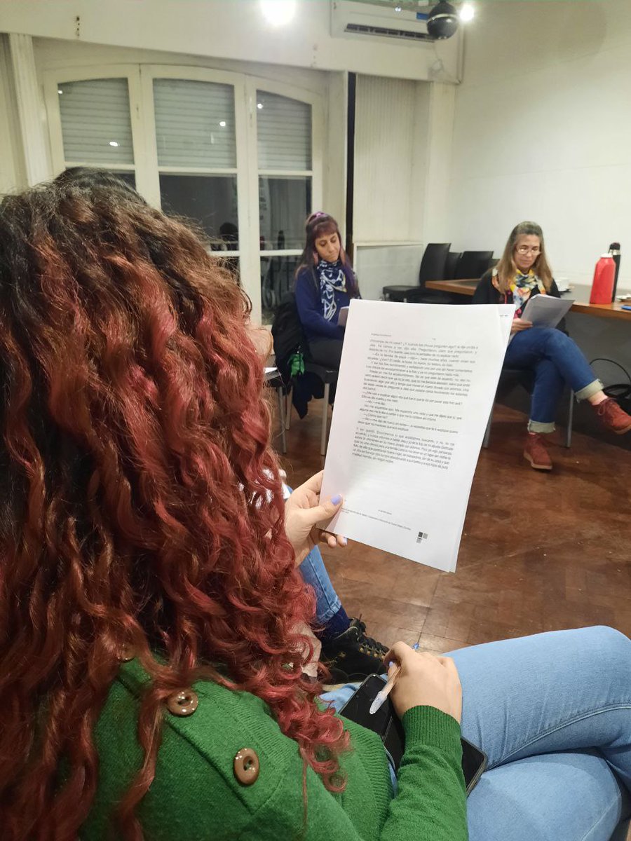igualar_rosario's tweet photo. 📸 En el segundo encuentro de Lecturas Feministas 👓💜 leímos colectivamente "La Camara Oscura" de Angélica Gorodischer 📖 
 
📌 ¡Sumate al tercer encuentro! Viernes 24 de Julio a las 18 hs 
📍 Buenos Aires 853

#Lecturas #LecturasFeministas https://t.co/KTNqYV1Xwo
