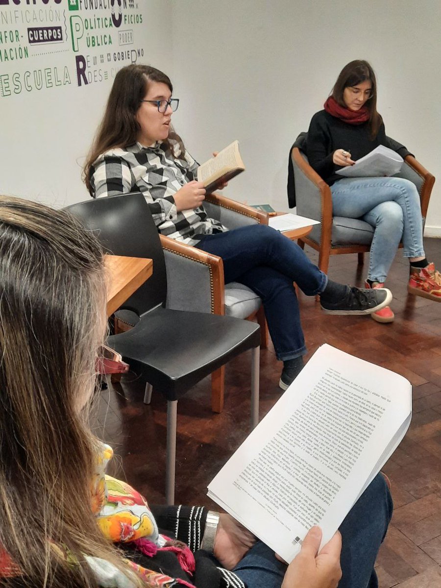igualar_rosario's tweet photo. 📸 En el segundo encuentro de Lecturas Feministas 👓💜 leímos colectivamente "La Camara Oscura" de Angélica Gorodischer 📖 
 
📌 ¡Sumate al tercer encuentro! Viernes 24 de Julio a las 18 hs 
📍 Buenos Aires 853

#Lecturas #LecturasFeministas https://t.co/KTNqYV1Xwo