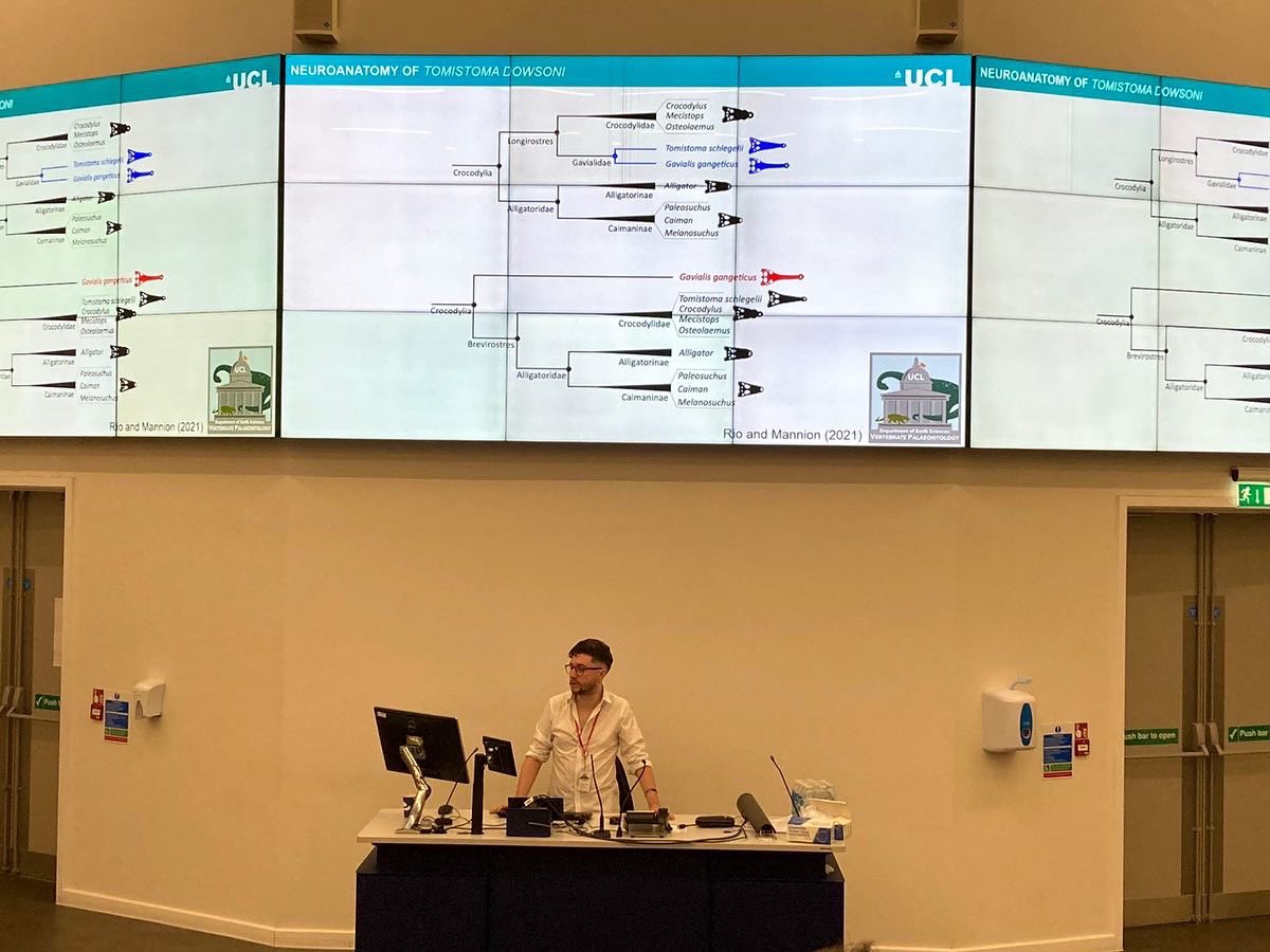 palaeoburke's tweet image. Representing @ES_UCL at #ProgPal22 today 🙌🏻 @piginatutu @plesiosarahs @NilsChabrol