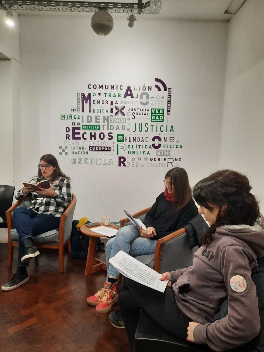 igualar_rosario's tweet photo. 📸 En el segundo encuentro de Lecturas Feministas 👓💜 leímos colectivamente "La Camara Oscura" de Angélica Gorodischer 📖 
 
📌 ¡Sumate al tercer encuentro! Viernes 24 de Julio a las 18 hs 
📍 Buenos Aires 853

#Lecturas #LecturasFeministas https://t.co/KTNqYV1Xwo