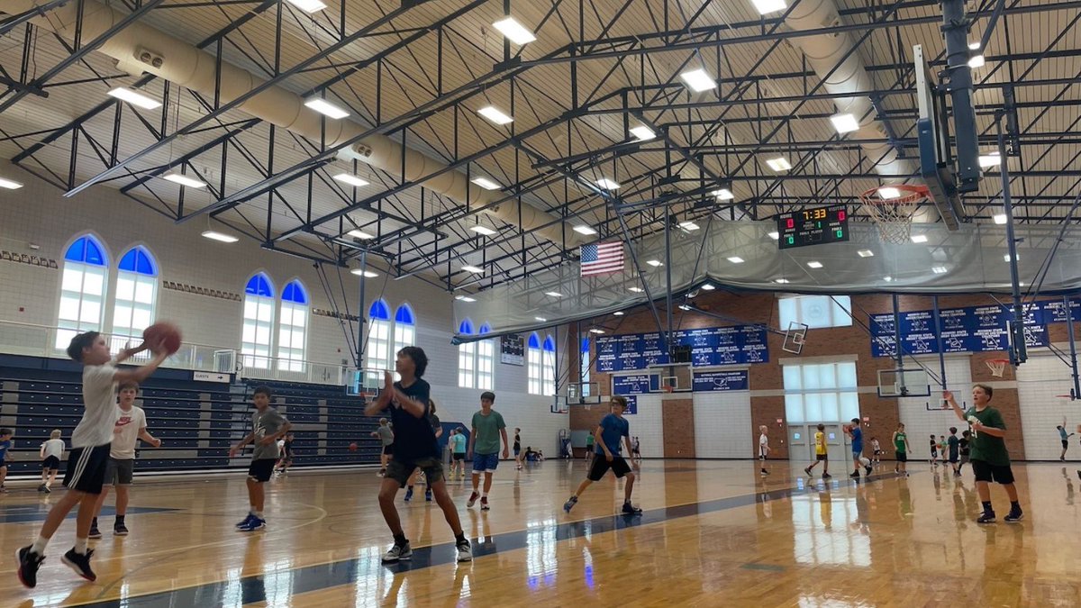 sluhjrbills's tweet photo. Our #SLUHSummer programs are in full swing: basketball campers are giving it their best shot, and #UpwardBound Academy students are putting their best foot forward! https://t.co/LhmCMWW2KW